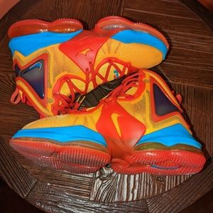 LeBron 19 Space Jam X Toon Squad